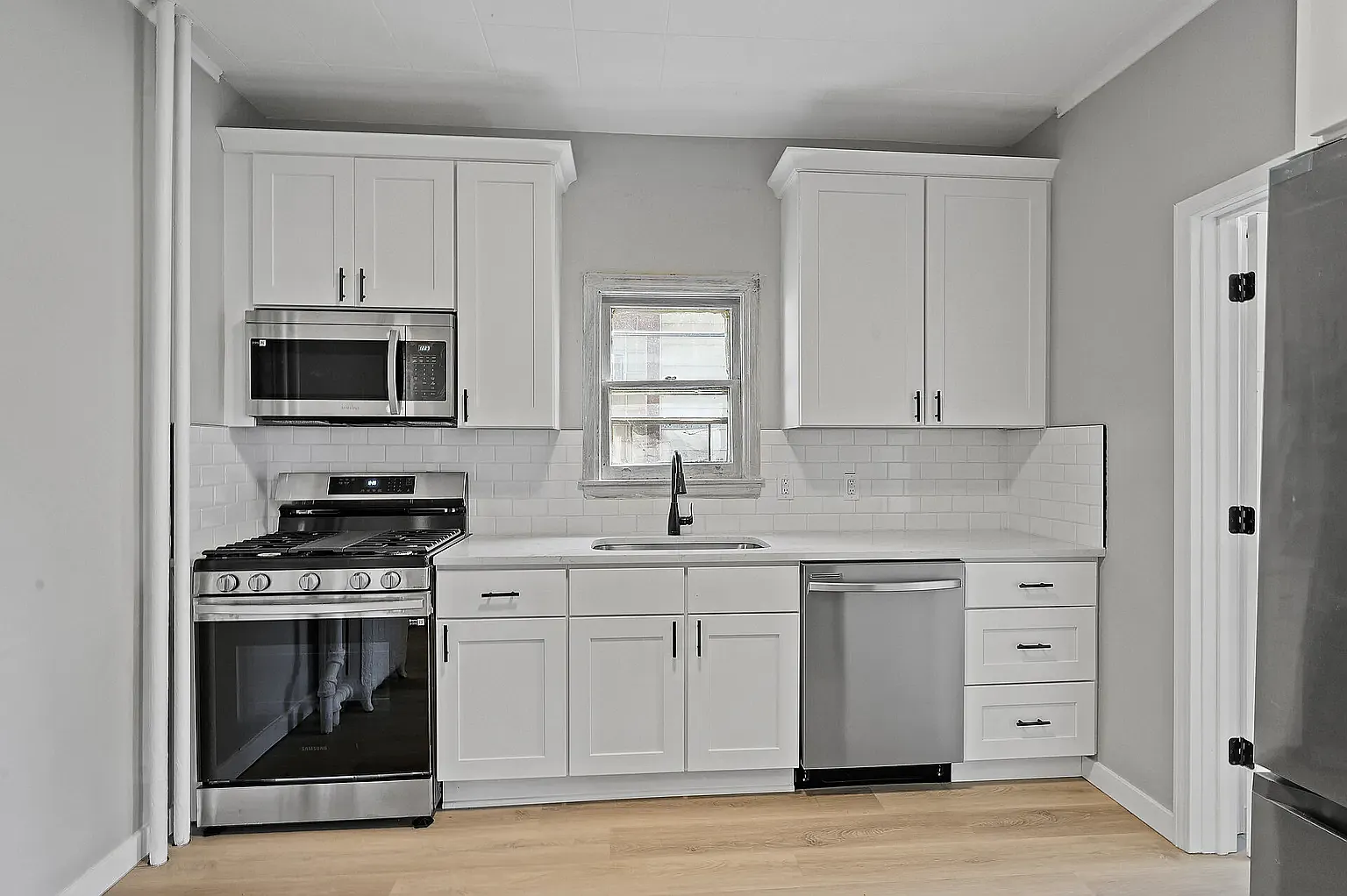 1541 Carroll Ave — Photo 3