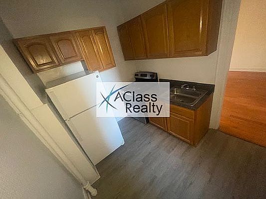 4th image of 25-38 43rd St #2H
