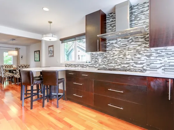 1410 Dogwood Pl, Pt Moody, BC V3H 4A5