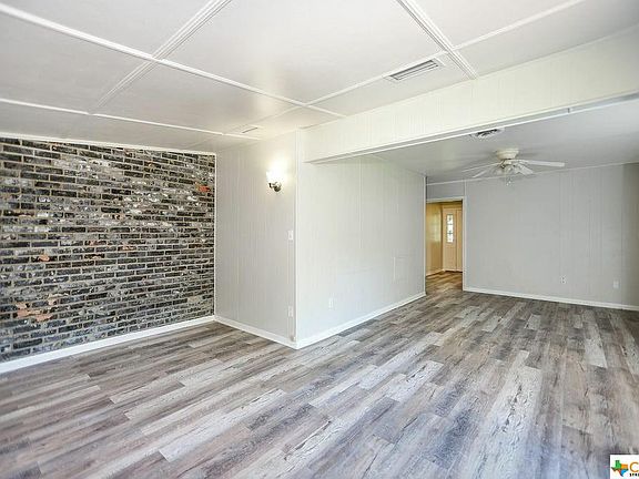 3rd image of 706 Brookhollow Dr
