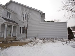 16899 W Serranda Dr, Libertyville, IL 60048