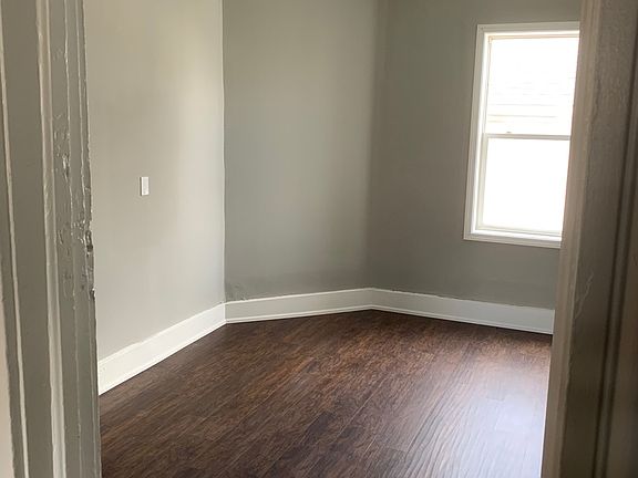 4th image of 360 E Walnut St APT 01