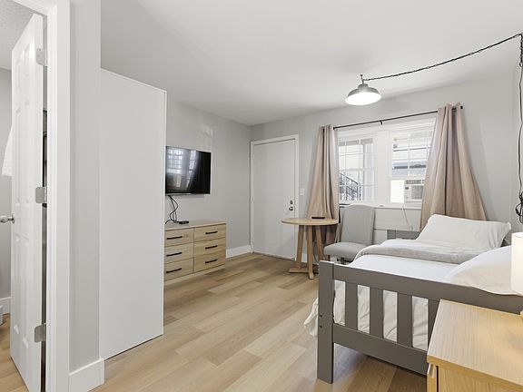 3rd image of 1057 S Jackson St #1