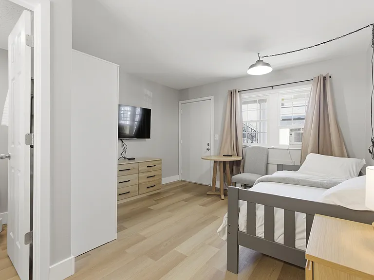 1057 S Jackson St #1 — Photo 3
