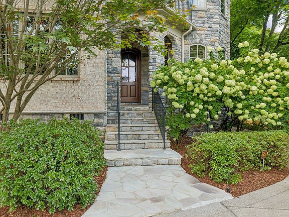 5th image of 2021B Overhill Dr