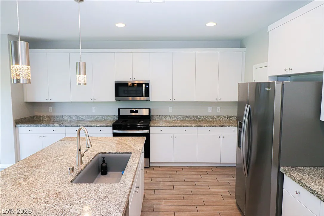 3 bed, 2.5 bath, 2051 sqft, $2,295 — Photo 4