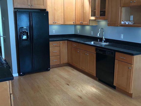 3rd image of 684 Peralta Ave