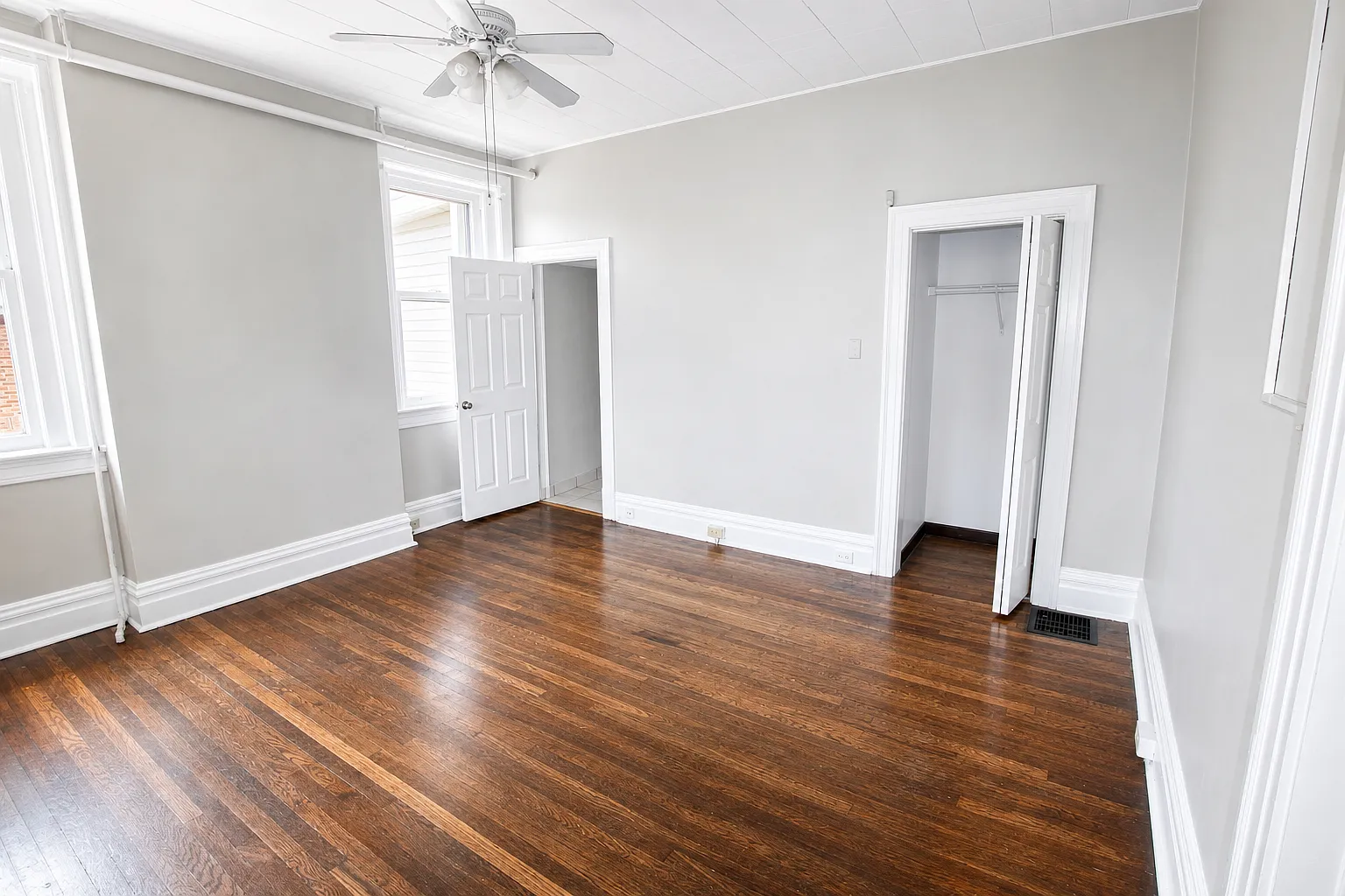 Studio, 400 sqft, $1,090 — Photo 2