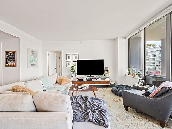3rd image of 1678 Pullman Porter St #904