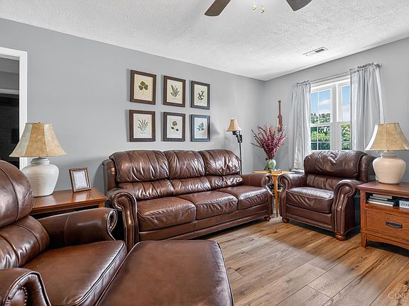 2nd image of 5883 Farmers Rd #A