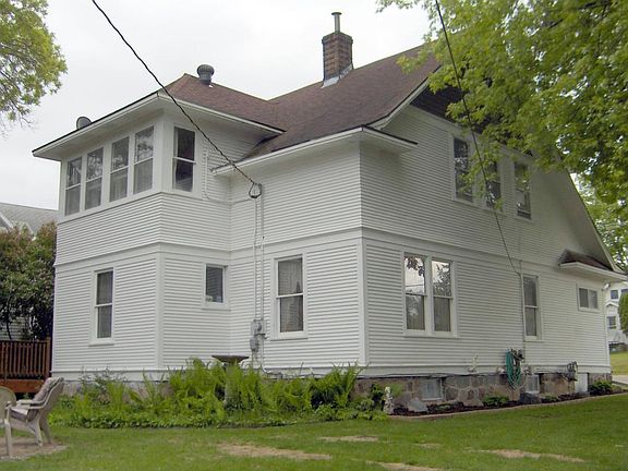 3rd image of 506 Holmes St W