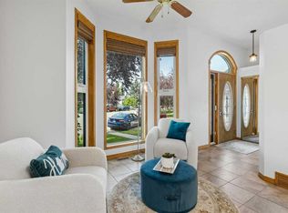 246 SW Mount Lorette Pl SE, Calgary, AB T2Z2L9