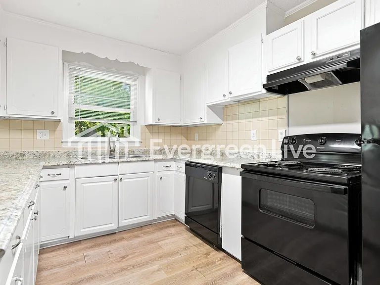 3402 Cinderella Dr — Photo 3