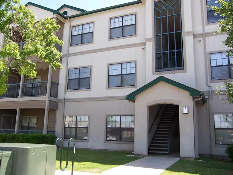 Arlington Park Villas — Photo 7