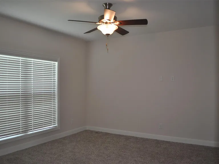 2502 Majestic Oaks Ct — Photo 8