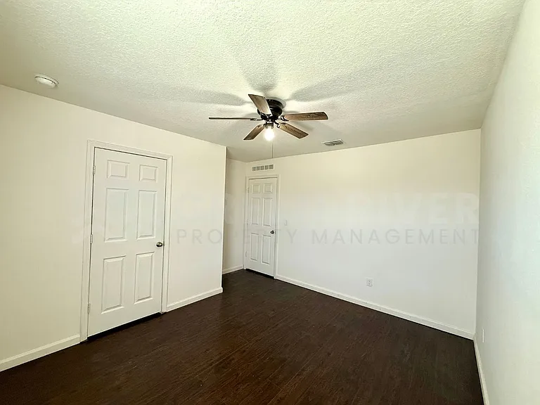 8704 Lake George Cir W — Photo 35