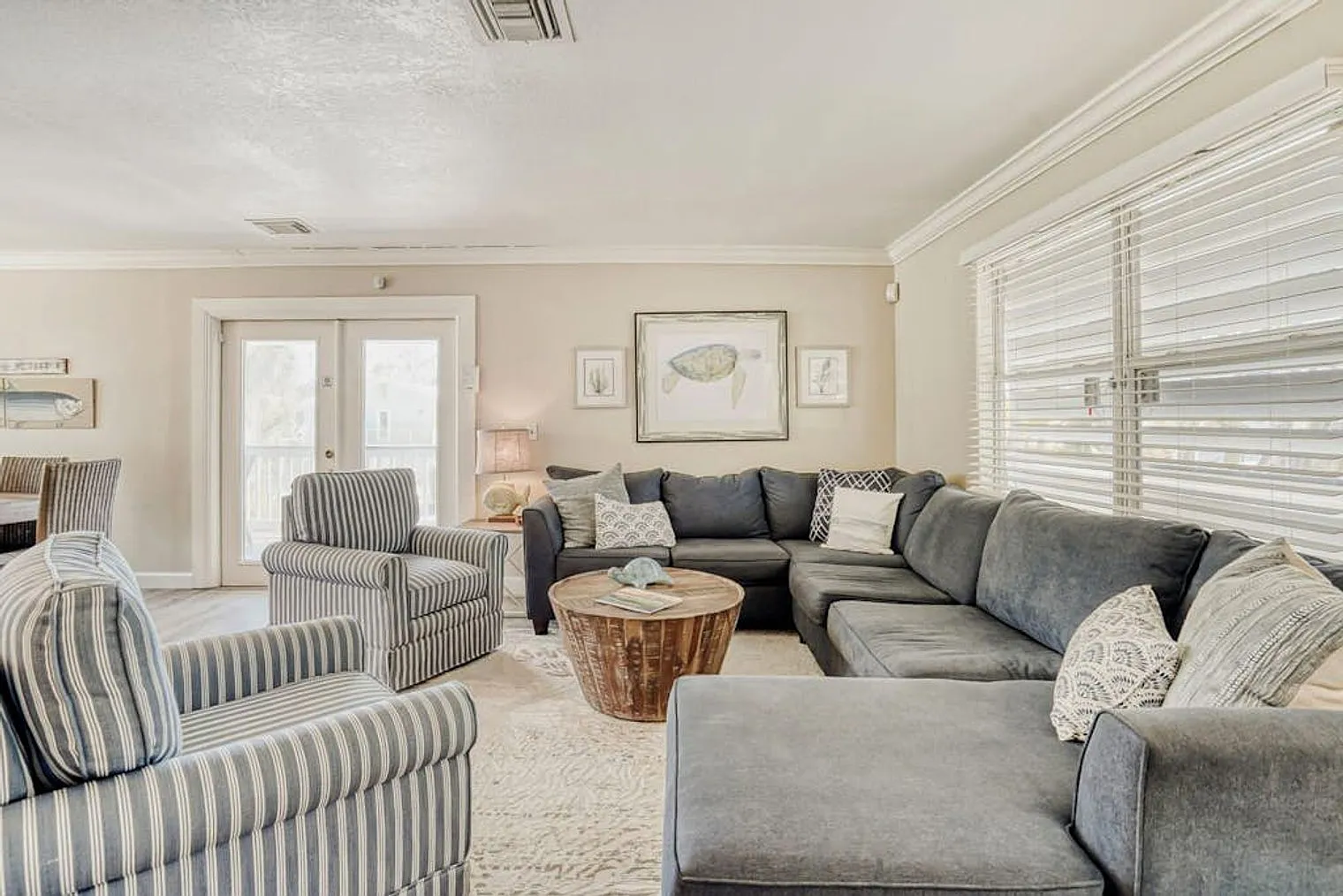 4 bed, 3.0 bath, 2142 sqft, $9,585 — Photo 2
