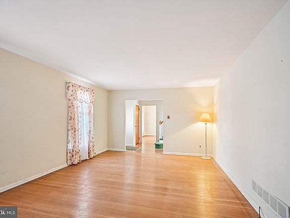 4th image of 1225 Nash Dr