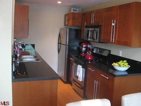 3rd image of 1535 Granville Ave APT 103