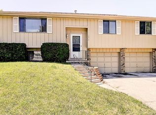 13527 Grover St, Omaha, NE 68144