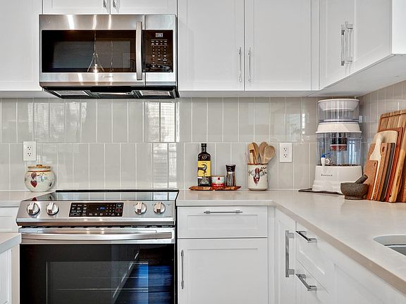 3rd image of 20356 72b Ave #110