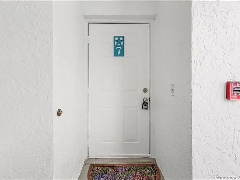 6082 SE Landing Way #7 — Photo 3