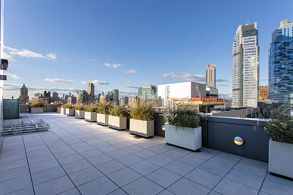 Sold by Compass | media 21