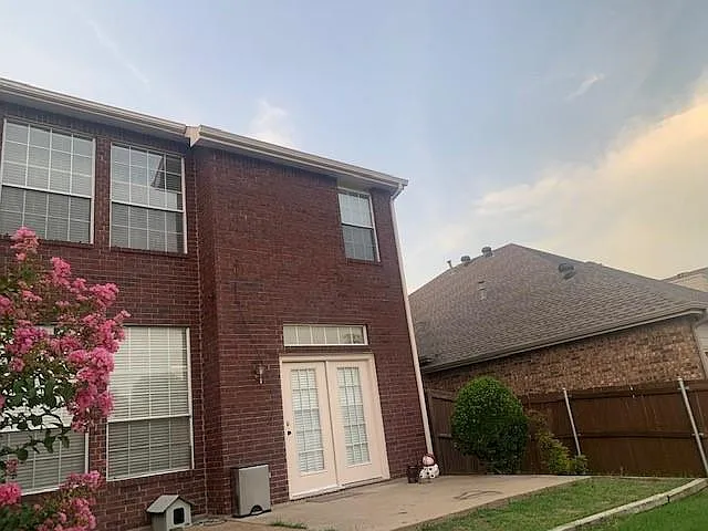 1027 Creek Bnd — Photo 6