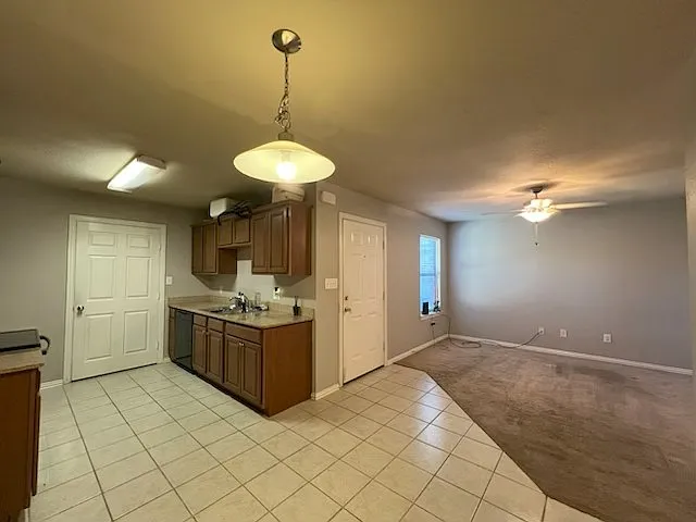 560 W Elm St #C — Photo 5