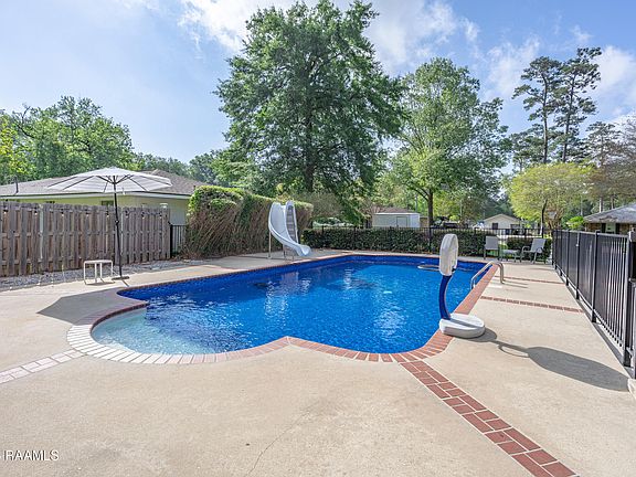 4th image of 147 Whispering Pines Lane