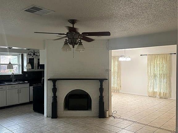 3rd image of 4204 Transcontinental Dr