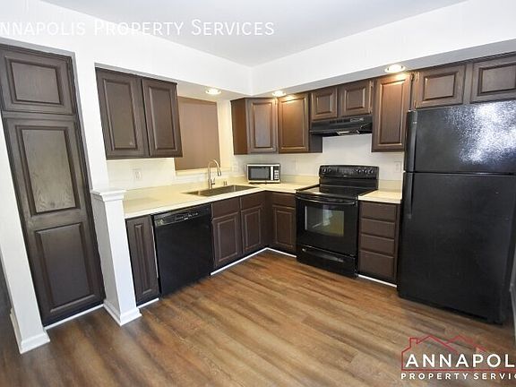 3rd image of 2110 Commissary Cir