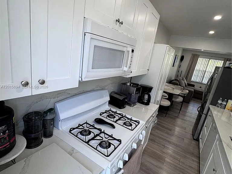 8550 Byron Ave #2G — Photo 6