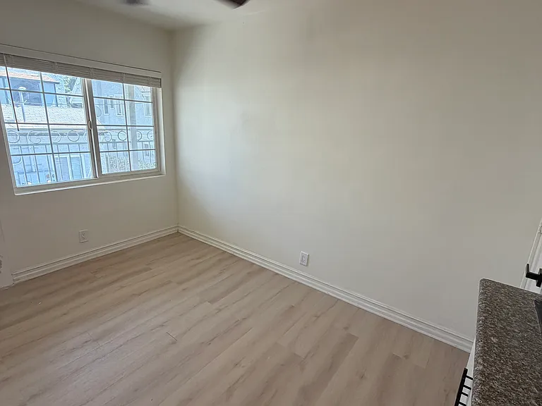 1411 Crenshaw Blvd #5 — Photo 4