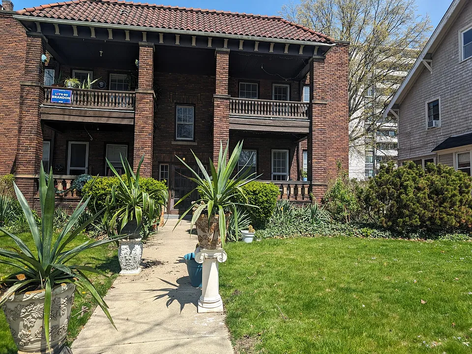 11834 Clifton Blvd #4
