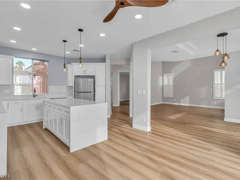 1712 Estrella St — Photo 12