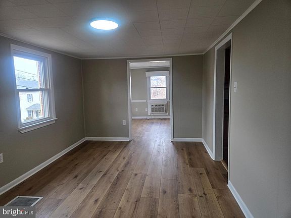 4th image of 333 Oak St