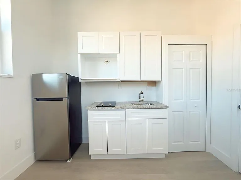 401 E Columbus Dr #4 — Photo 5