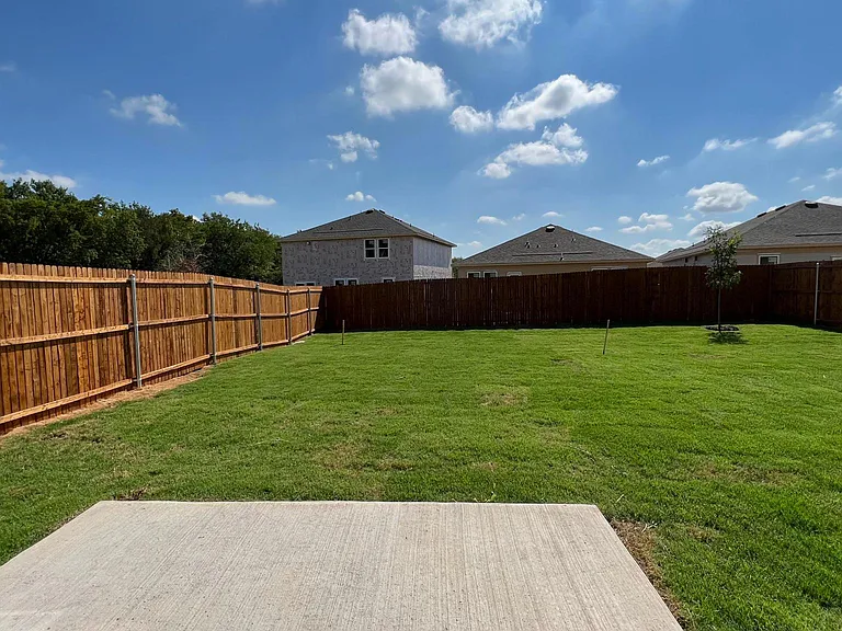 702 Camden Dr — Photo 37