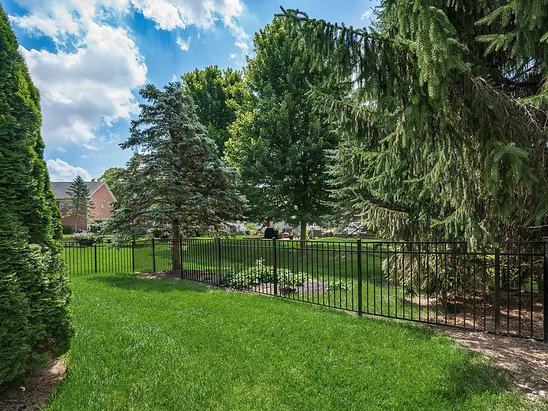 7179 Fernridge Dr — Photo 33