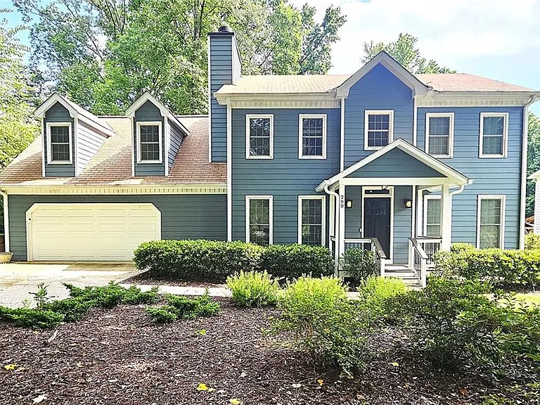 290 Oakmere Dr — Photo 1