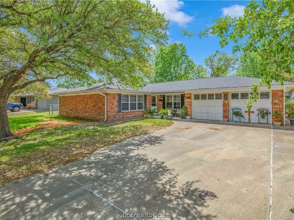 1302 Laura Ln, College Station, TX 77840