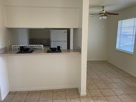 3rd image of 500 E House St