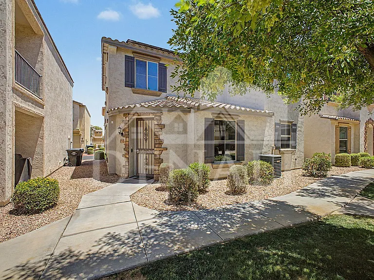 17737 W Woodrow Ln — Photo 2