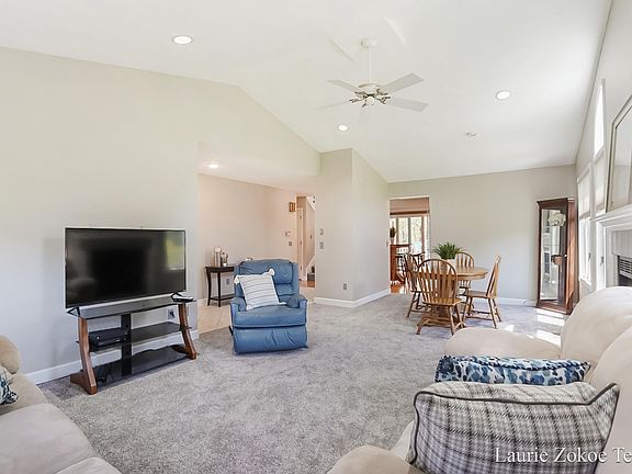 3rd image of 611 Birkdale Ct