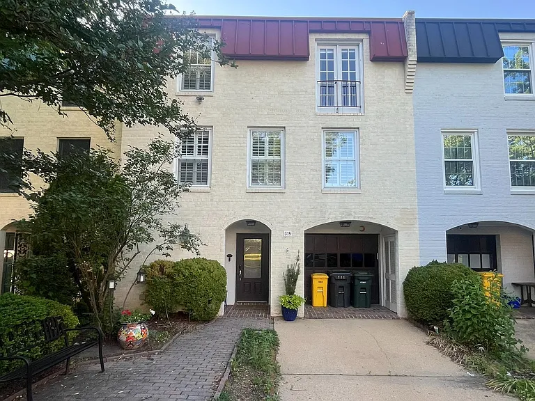 315 N Maple Ave — Photo 1
