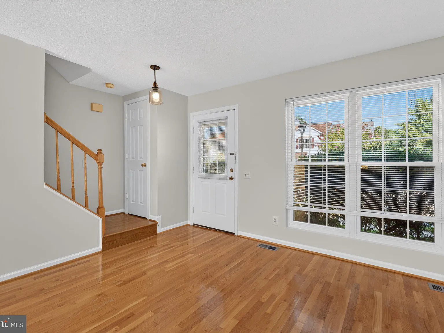 2 bed, 1.5 bath, 936 sqft, $2,500 — Photo 4