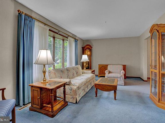 5th image of 7 Salem Cir