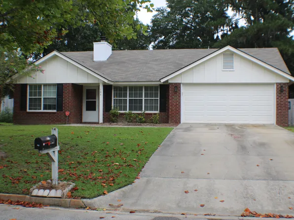 104 Country Walk Cir, Savannah, GA 31419