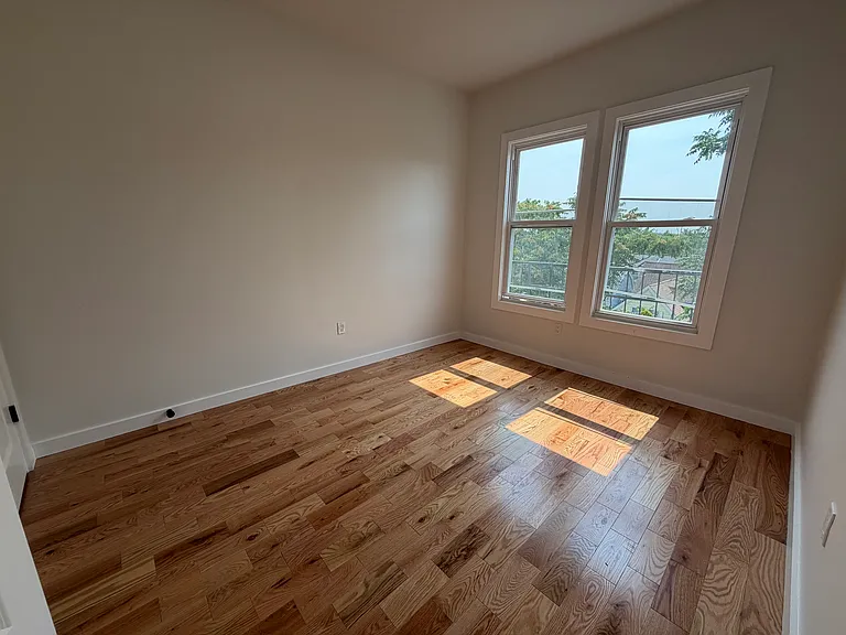 183 Woodside Ave #3R — Photo 7